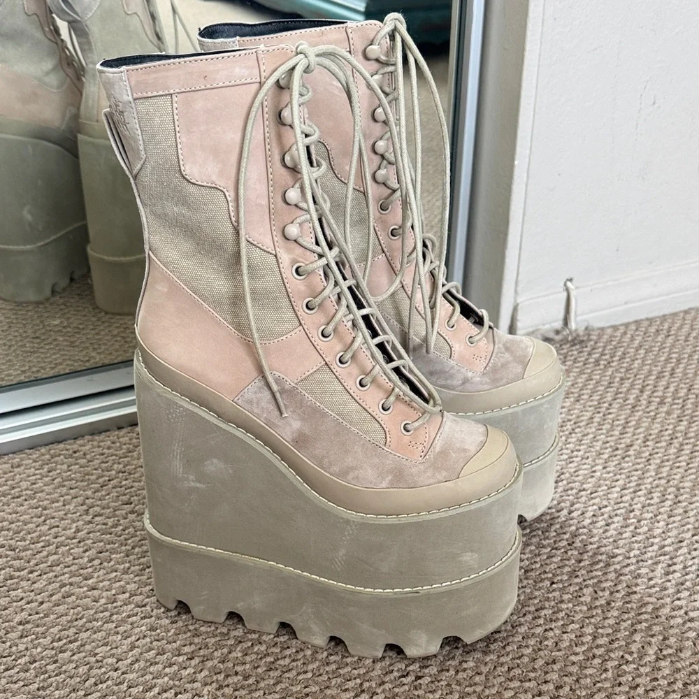 Darker Wavs Double Stack Platform Field Girl Traitor Boots Size 7 - Picture 1 of 10